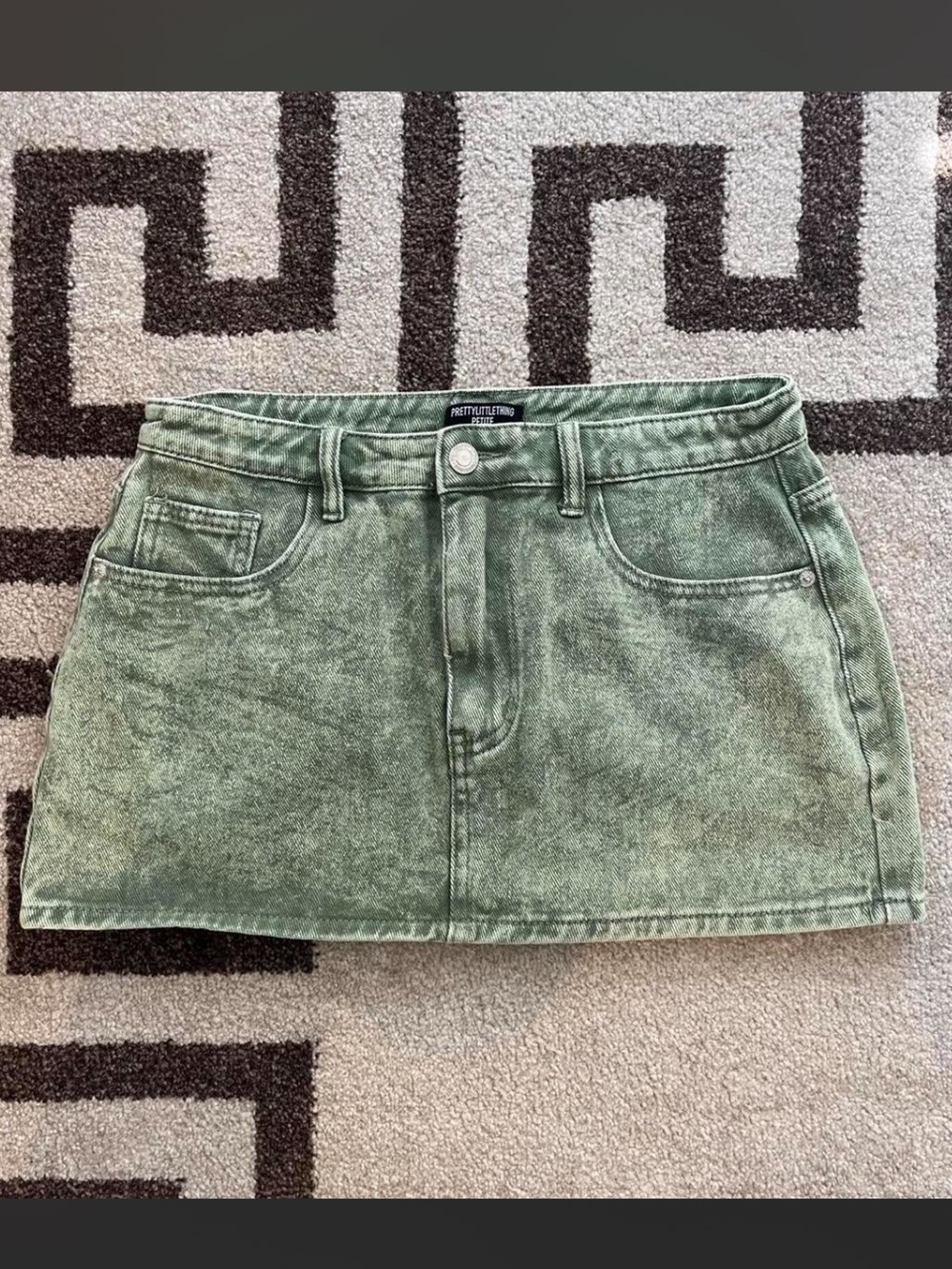 PrettyLittleThing Petite Acid Wash Pockets
Denim Cotton Green Mini Jean Skirt 6
